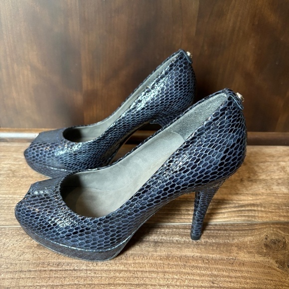 Stuart Weitzman Plainfield Open Toe Navy Sea Crystal Snake Pumps Women's Size 8 - Picture 6 of 8